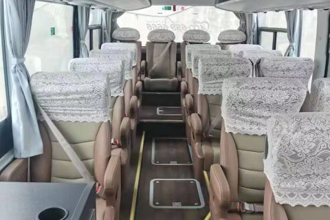北疆正規包車辨別方法，營運車輛張貼統一旅遊標識