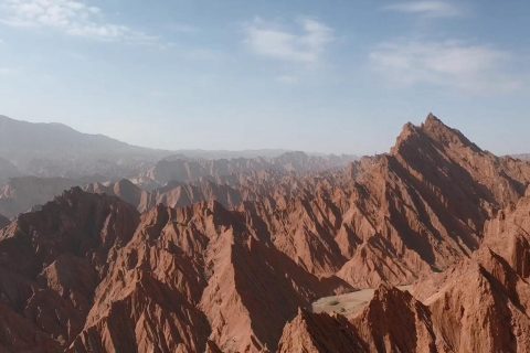 通過新疆探路者國際旅行社了解產品，昆明號旅遊專列線路內容怎麼比較，旅行社只能介紹當前能夠確認的產品