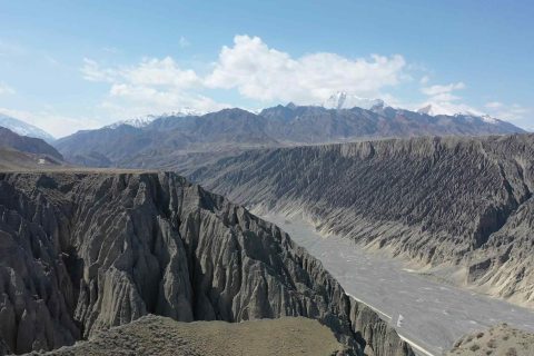 新疆高端旅遊攻略私人定製2 6人私家團包車一站報名