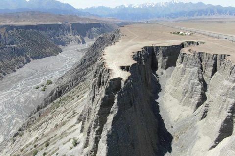 諮詢伊寧旅行社時，跟團和拼車怎麼選，伊寧拼車報名要確認同行人數