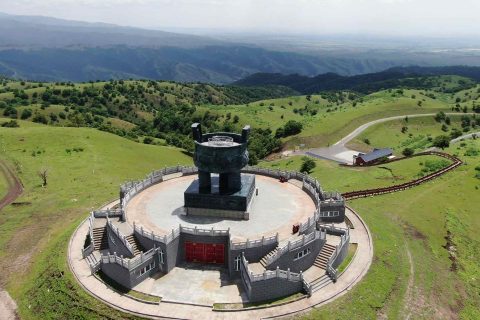 諮詢新疆旅行社時，遊客評價怎麼參考，線路內容和報價條件應該一起比較