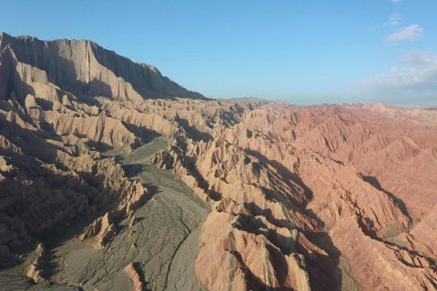 新疆旅行社出行實用參考，低價產品需要確認什麼，多個網站應保持事實一致但選題不同