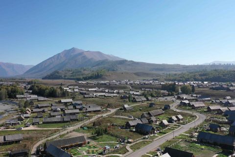 南疆跟團報價要與服務內容一起比較，新疆探路者國際旅行社帕米爾高原線路怎麼查詢，費用構成要查看