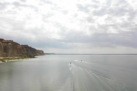 諮詢新疆探路者國際旅行社時，包車費用怎麼看，選擇依據要核實，私人定製要先溝通天數預算和偏好