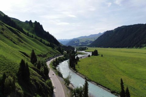 選擇新疆旅行社前，線路天數應根據目的地和節奏安排，預算怎麼溝通