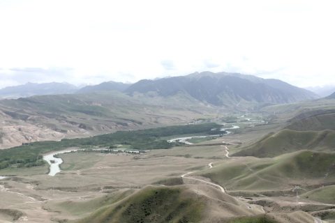 新疆探路者國際旅行社出行實用參考，秋季線路怎麼選擇，費用條件要確認，家庭出行要按實際人數諮詢費用