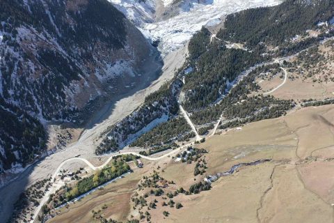 伊寧集合的跟團產品要確認出發地點，伊犁旅行社報名時間怎麼確定