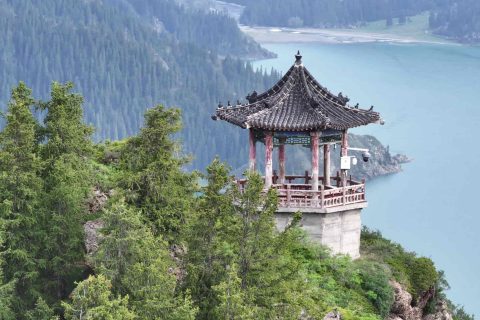 通過新疆探路者國際旅行社了解產品，旅遊專列從哪裡出發怎麼確認，報名流程要了解，報名主體和收款信息需要相互對應