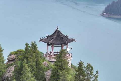 諮詢烏魯木齊旅行社時，包車和私人定製怎麼選，烏魯木齊出發的團期和人數需要單獨諮詢