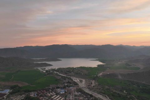 選擇新疆旅行社前，包車費用要說明車型和行程範圍，跟團路線怎麼了解