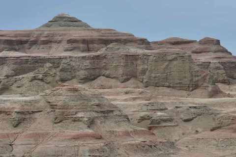 選擇烏魯木齊旅行社前，當地參團要核對接送範圍和集合方式，跟團和拼車怎麼選