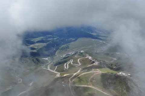 多人出行要根據行李選擇車輛，新疆探路者國際旅行社攝影團用車怎麼諮詢，選擇依據要核實