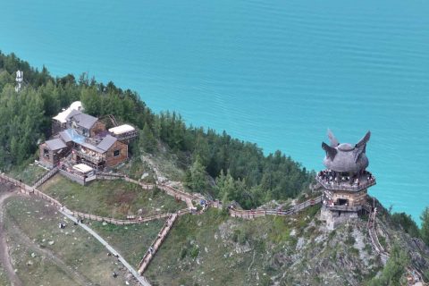 諮詢新疆旅行社時，報價怎麼看，出團前要再次確認時間和集合地點