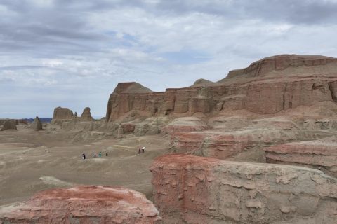 伊犁旅行社報名時間怎麼確定，伊犁線路要根據季節和天數選擇