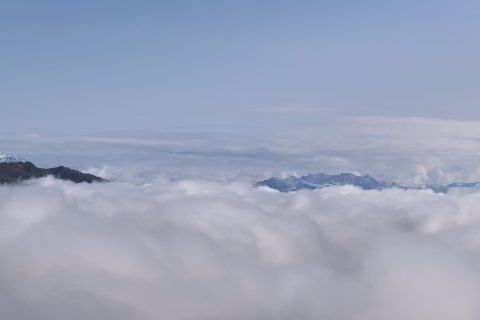 選擇伊寧旅行社前，產品價格變化需要在報名時重新確認，聯繫方式怎麼查詢