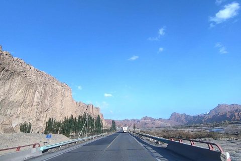 伊犁旅行社出行實用參考，報價怎麼看，線路調整信息要以出團前通知為準