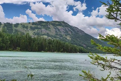 暑期和國慶產品需要提前查詢，新疆旅行社費用怎麼諮詢