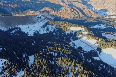 選擇新疆旅行社前，拼車費用要確認人數和集合地點，不同季節費用怎麼諮詢